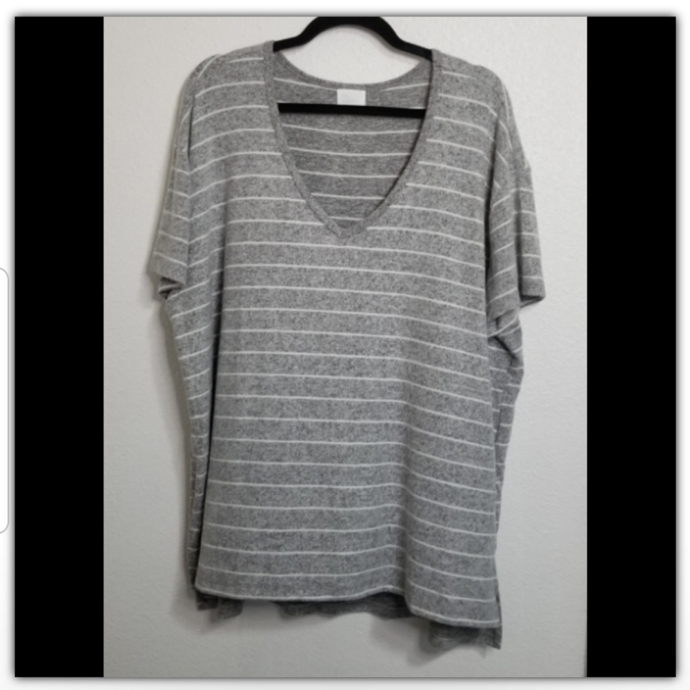 NWOT Abound super soft V-Neck top
